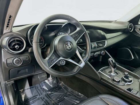 Used 2018 Alfa Romeo Giulia AWD image 9