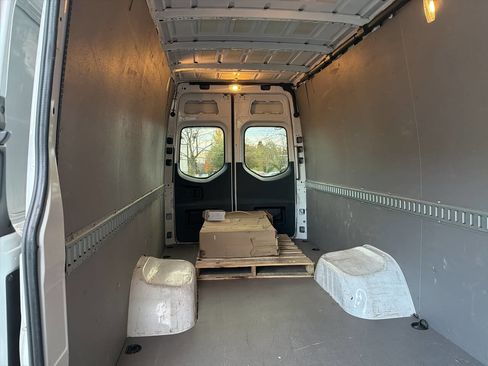 Used 2020 Mercedes-Benz Sprinter 3500 image 27