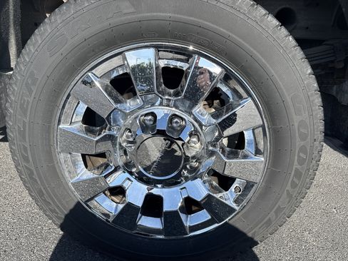 Used 2016 GMC Sierra 2500 Denali w/ Duramax Plus Package AWD/4WD image 17