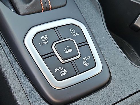Used 2026 Nissan Frontier PRO-4X w/ Pro-4x Convenience Package AWD/4WD image 26
