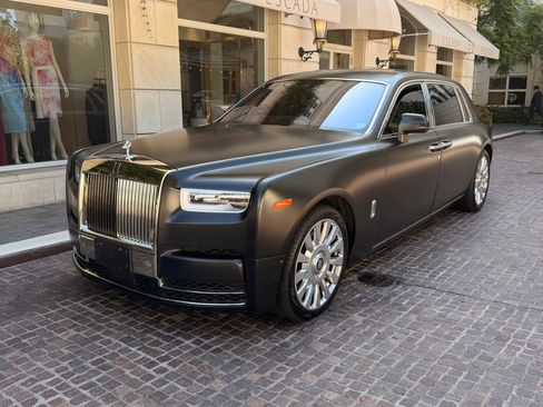 Used 2018 Rolls-Royce Phantom Extended Wheelbase RWD image 2