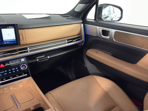 Used 2025 Hyundai Santa Fe Limited image 18