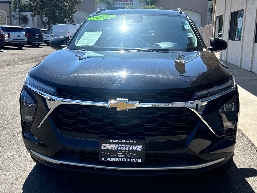Used 2025 Chevrolet Trax LT FWD image 9