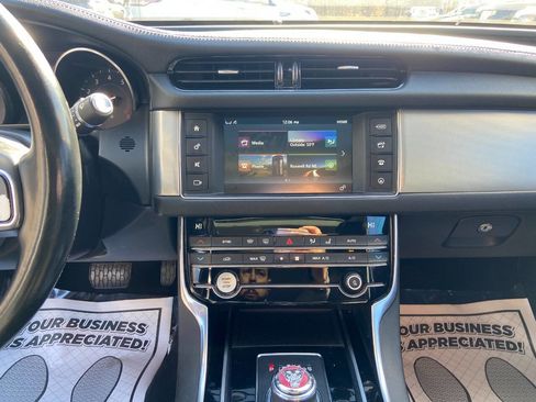 Used 2017 Jaguar XF Premium AWD/4WD image 14