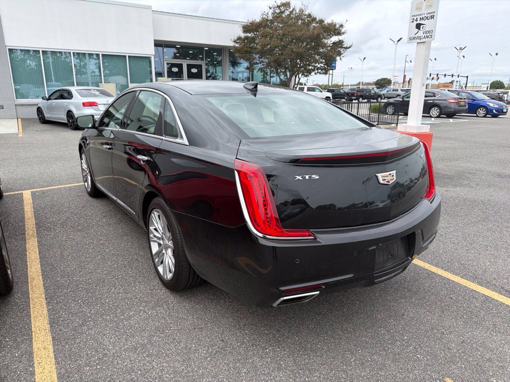 Used 2019 Cadillac XTS Luxury FWD image 3