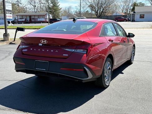 New 2026 Hyundai Elantra Hybrid FWD image 18