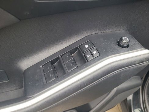 Used 2024 Toyota Highlander XLE image 19