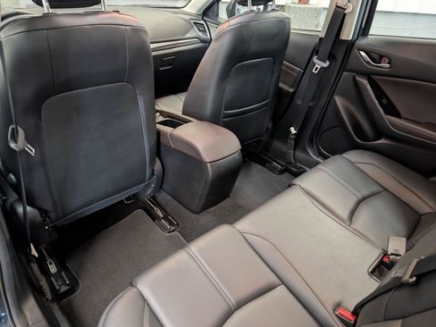 Used 2018 MAZDA MAZDA3 Touring FWD image 44