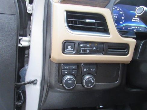 Used 2024 Chevrolet Suburban Premier image 20
