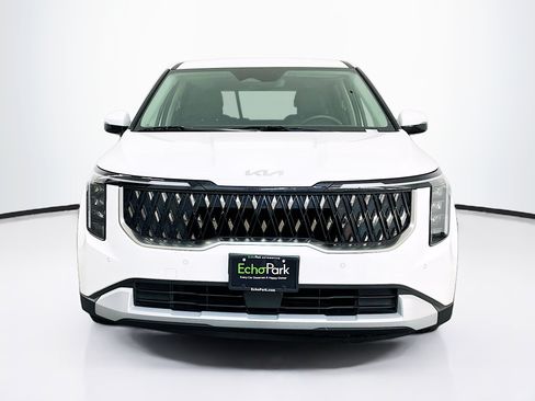 Used 2026 Kia Carnival FWD image 2