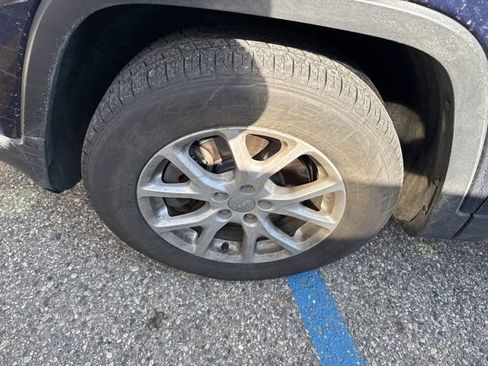 Used 2015 Jeep Cherokee Latitude w/ Comfort/Convenience Group image 8