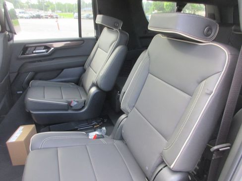 New 2026 GMC Yukon XL Elevation w/ Elevation Premium Package AWD/4WD image 12