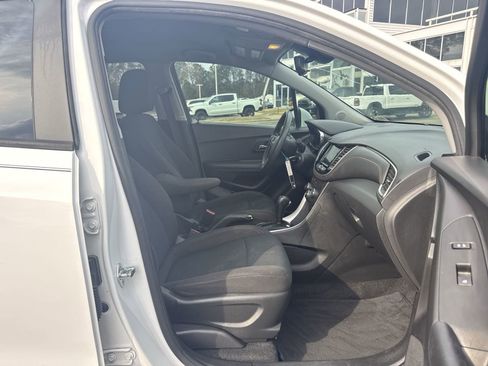 Used 2020 Chevrolet Trax LS w/ Tint and Cruise Package image 31