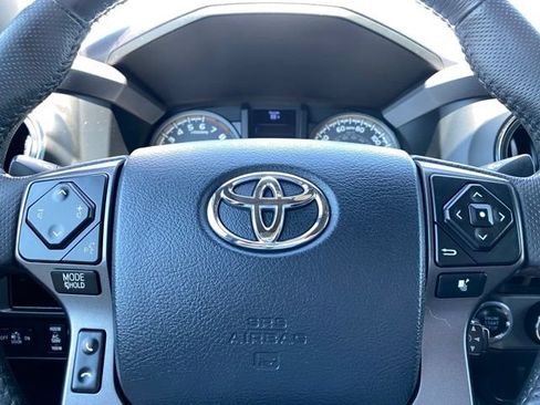 Used 2017 Toyota Tacoma TRD Off-Road AWD/4WD image 15