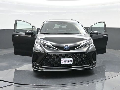 Used 2022 Toyota Sienna XSE image 66