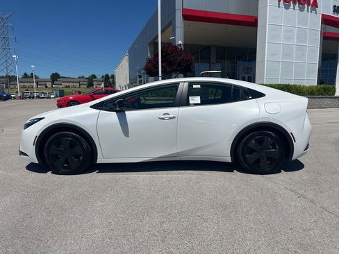 New 2026 Toyota Prius FWD image 4