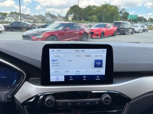 Used 2022 Ford Escape SEL w/ Technology Package FWD image 19