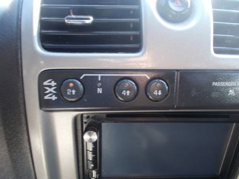 Used 2011 Chevrolet Colorado LT AWD/4WD image 17