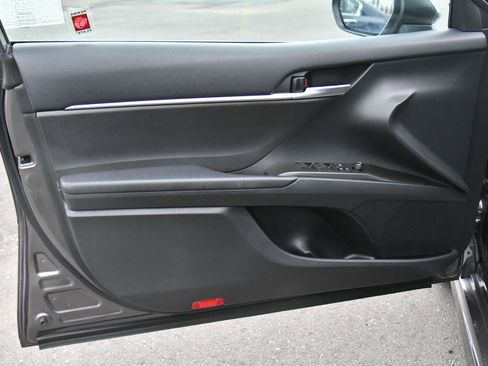 Used 2023 Toyota Camry SE image 14