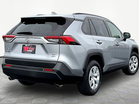 Used 2021 Toyota RAV4 LE image 6