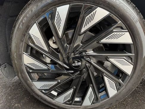 Used 2025 Lincoln Nautilus Reserve w/ Jet Appearance Package image 9