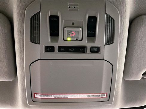 Used 2022 Toyota Highlander XLE AWD/4WD image 36