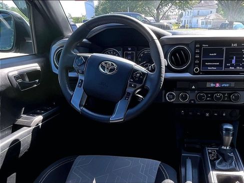 Used 2023 Toyota Tacoma TRD Sport w/ Technology Package AWD/4WD image 17