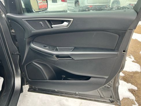 Used 2017 Ford Edge SE image 16