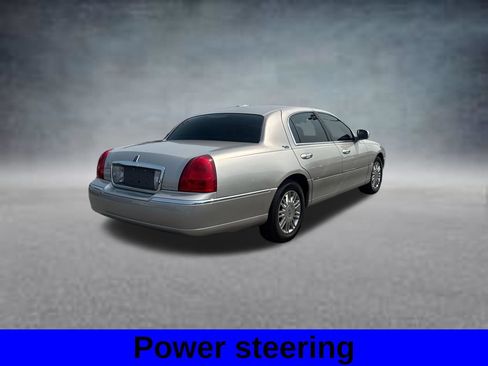 Used 2008 Lincoln Town Car Signature Limited RWD image 6