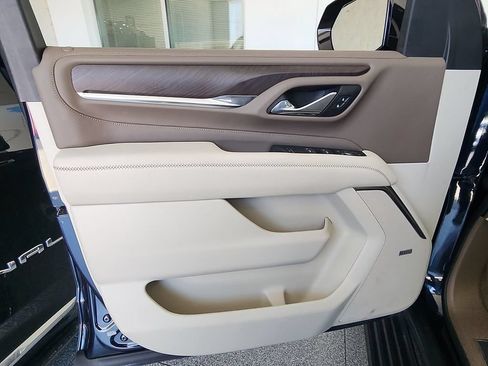 Certified 2021 GMC Yukon Denali w/ Denali Premium Package AWD/4WD image 22