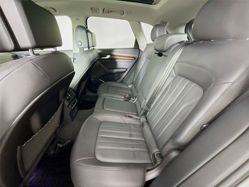 Used 2020 Audi Q5 2.0T Premium w/ Convenience Package image 11