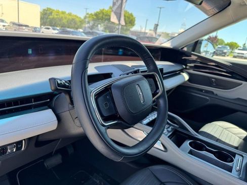 Certified 2024 Lincoln Nautilus Reserve AWD/4WD image 15