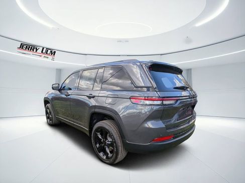 New 2025 Jeep Grand Cherokee Altitude RWD image 5