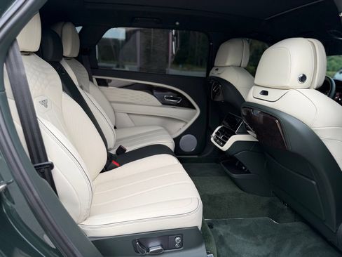 Certified 2024 Bentley Bentayga Extended Wheelbase AWD/4WD image 30