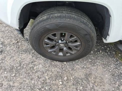 Used 2021 Toyota Tacoma SR5 RWD image 11
