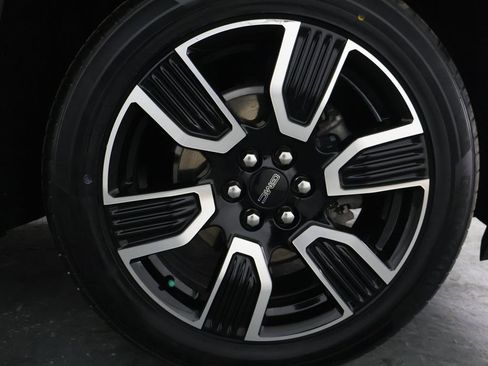 Used 2021 GMC Acadia SLT w/ Elevation Edition image 32