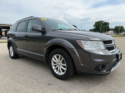 Used 2017 Dodge Journey SXT w/ Comfort/Convenience Group AWD/4WD image 3