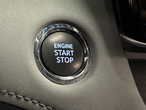 Used 2023 Toyota Highlander L FWD image 16