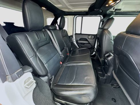 Used 2023 Jeep Wrangler Unlimited Sahara AWD/4WD image 19