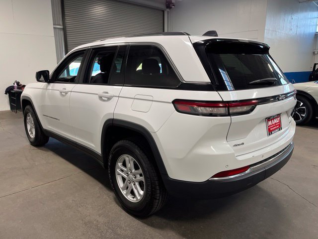 Used 2023 Jeep Grand Cherokee Laredo AWD/4WD image 5