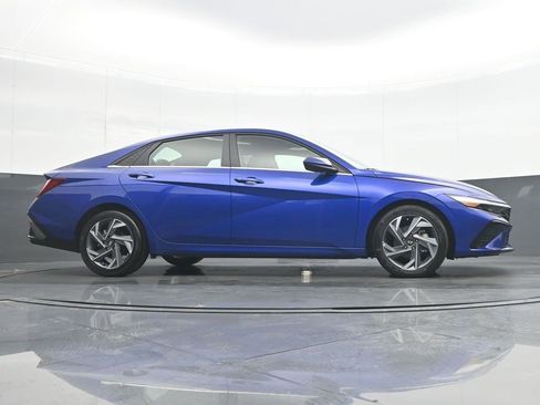 Used 2025 Hyundai Elantra SEL FWD image 31