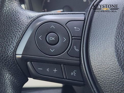 Used 2025 Toyota Corolla LE image 28