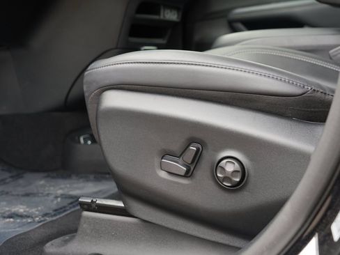 Used 2025 Chrysler Pacifica Select FWD image 15