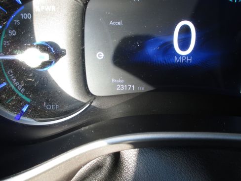 Used 2022 Chrysler Pacifica Touring-L image 25