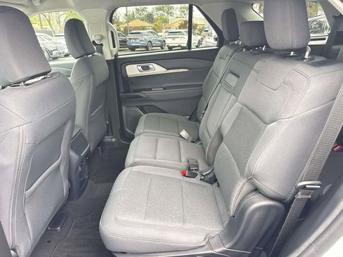 Used 2025 Ford Explorer Active image 9