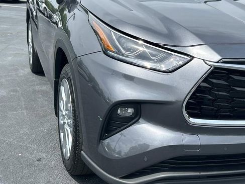 Used 2024 Toyota Highlander Limited AWD/4WD image 10