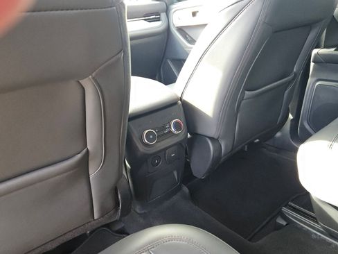 Used 2025 Ford Explorer Active w/ Active Comfort Package image 19