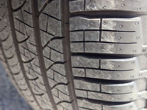 Used 2023 Land Rover Discovery S R-Dynamic image 12