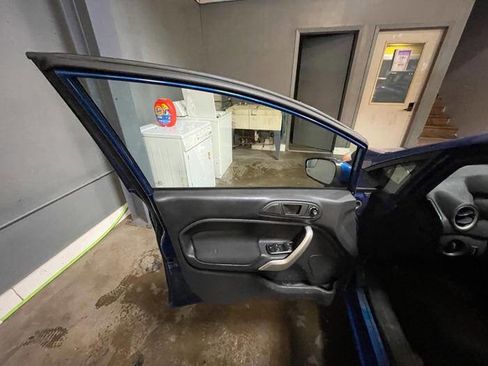 Used 2011 Ford Fiesta SE w/ 202A Rapid Spec Order Code image 22