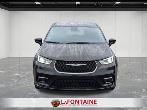 Certified 2023 Chrysler Pacifica Touring-L image 8